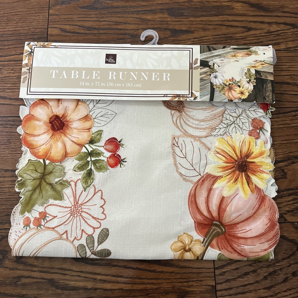 Homewear Pumpkin Centerpiece Table Runner Leaves Flowers New 14x72 Shaped Edges